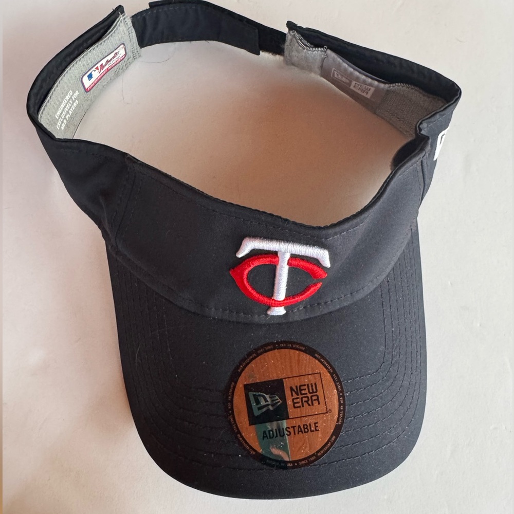 MN twins MLB visor hat. Great condition.
